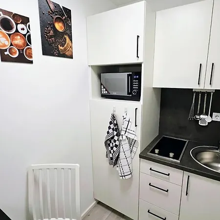 Kueche Arbeitsplatz Netflix Wlan Barrierefrei Apartman Augsburg
